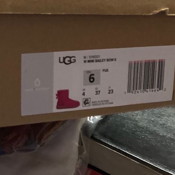 Pink Uggs - Picture 4 of 8